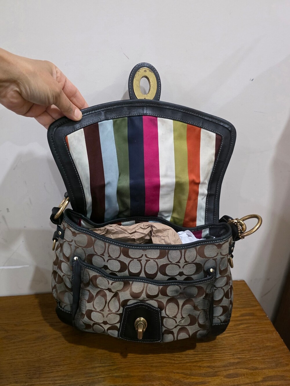 Authentic Pre-owned Coach Signature shoulder bag - Picture 5 of 13